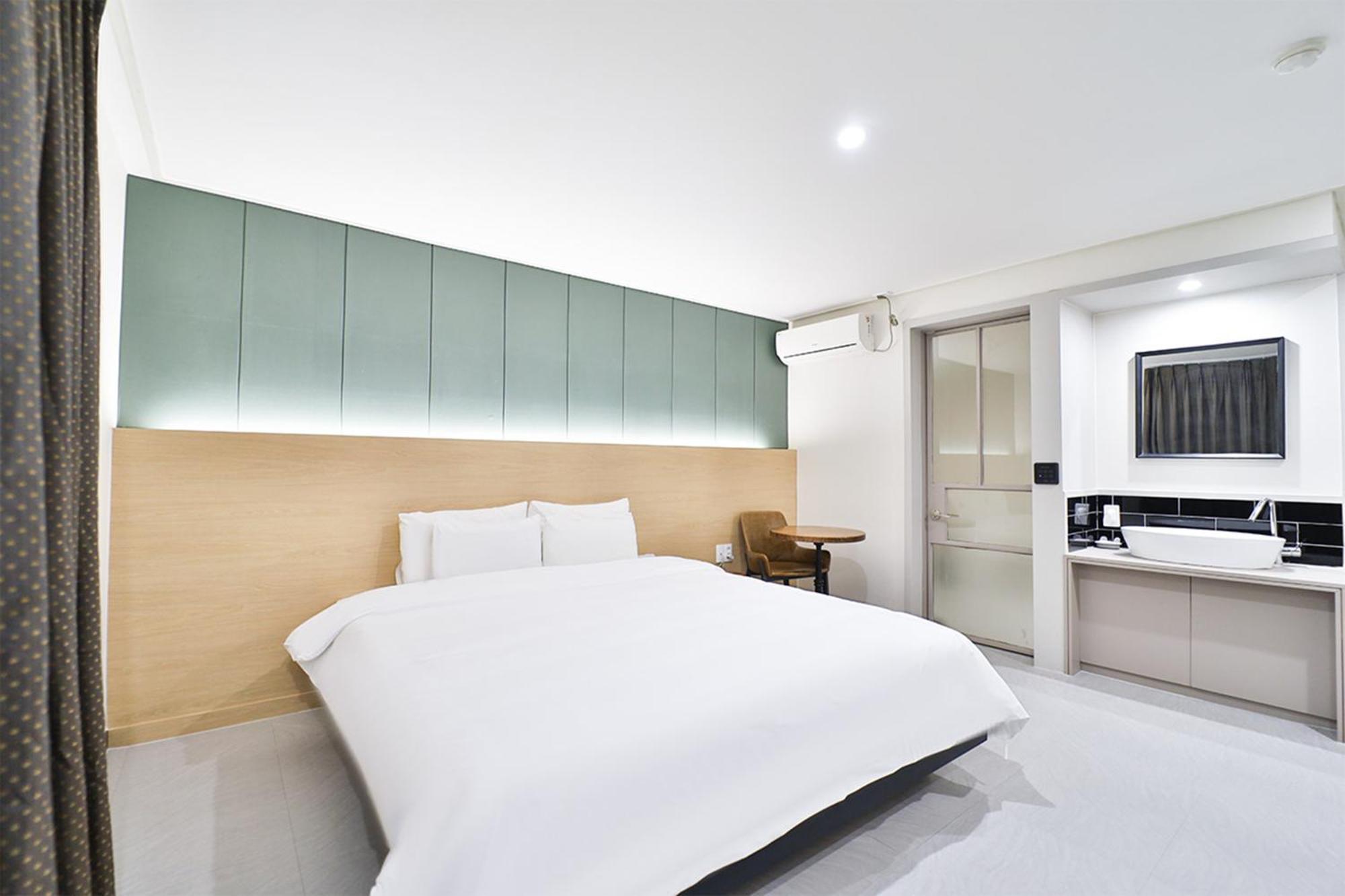 Calm Rest Hotel Busan Sasang Extérieur photo