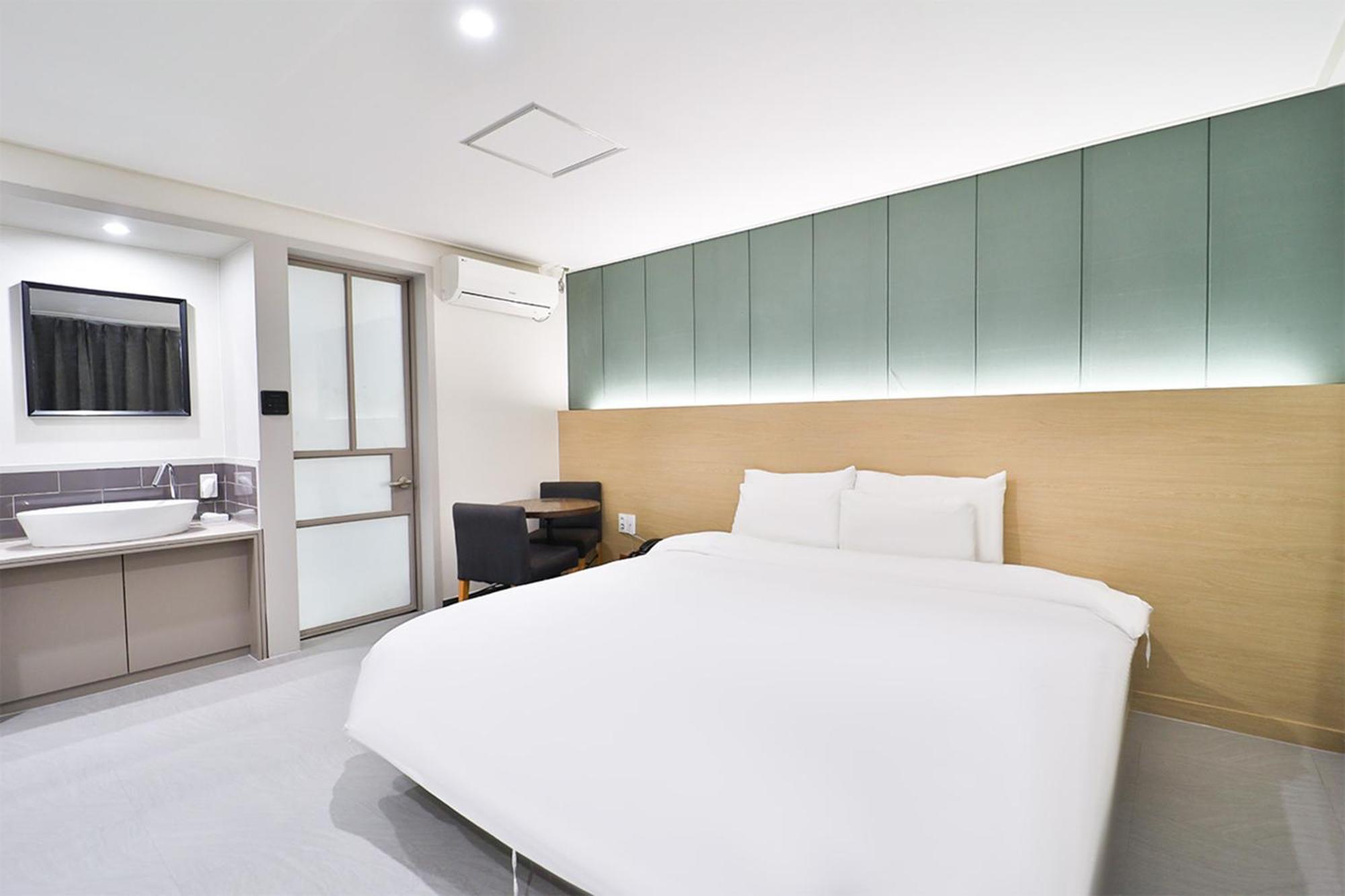 Calm Rest Hotel Busan Sasang Extérieur photo