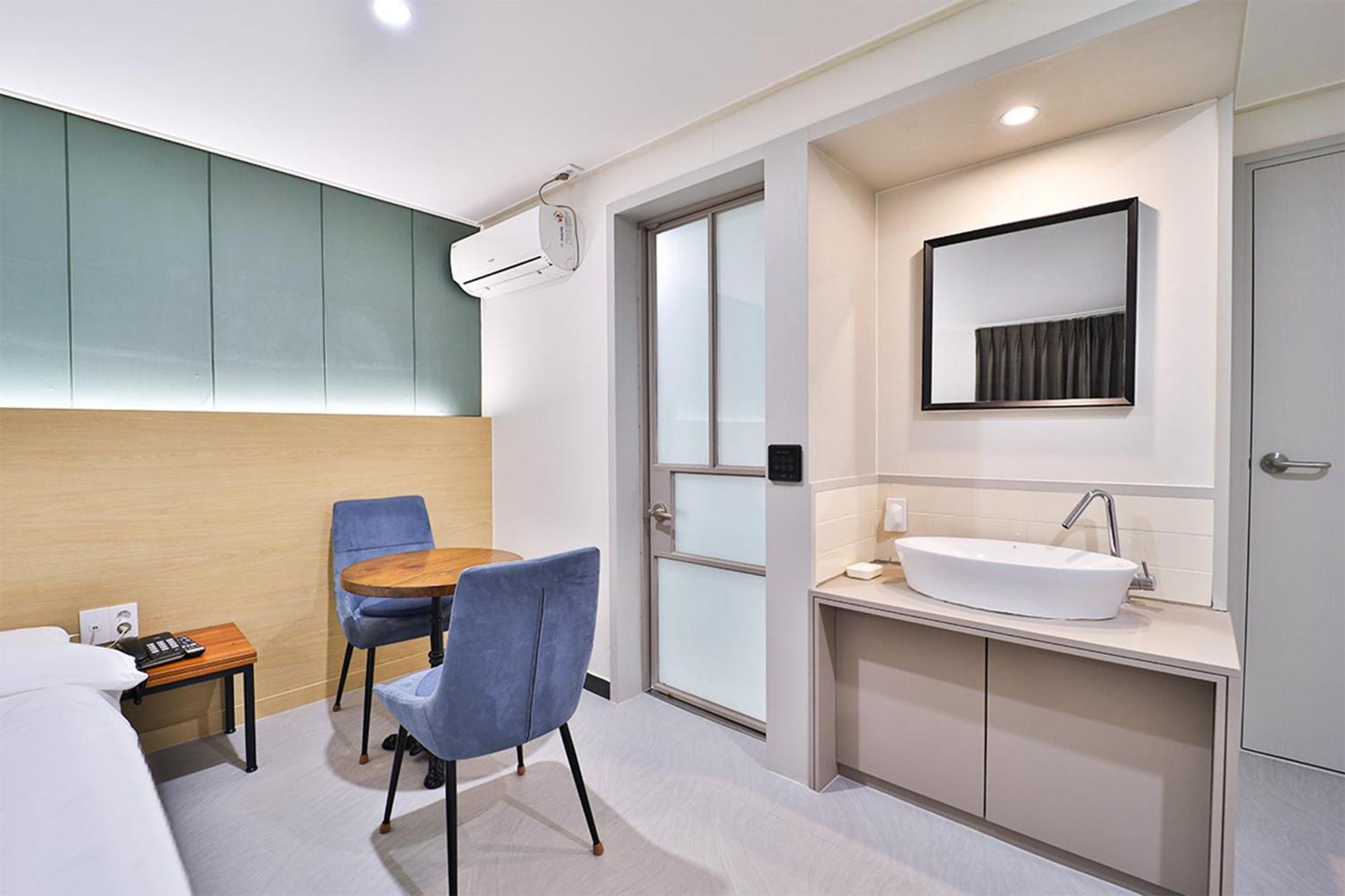 Calm Rest Hotel Busan Sasang Extérieur photo