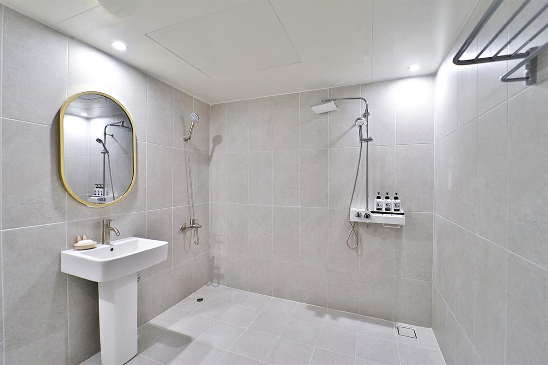 Calm Rest Hotel Busan Sasang Extérieur photo
